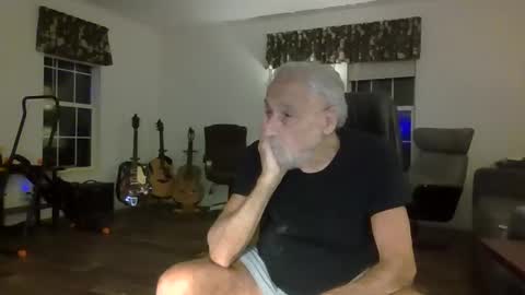 Snapshot of dogluc7 chatting on 3, 2, 2025 dogluc7 online show from 3, 2, 2025