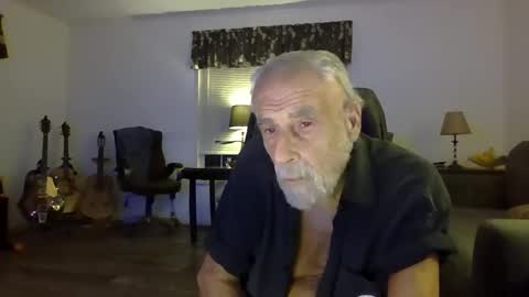 Snapshot of dogluc7 chatting on 2, 3, 2025 dogluc7 online show from 2, 3, 2025