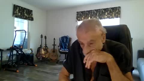 Snapshot of dogluc7 chatting on 2, 3, 2025 dogluc7 online show from 2, 3, 2025