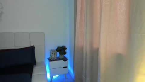 doll_oriana online show from 23, 4, 2026