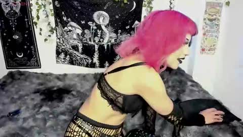 Snapshot of dolly_bones chatting on 15, 10, 2025 dolly_bones online show from 15, 10, 2025