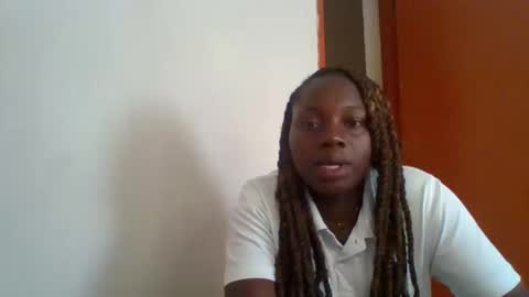 Snapshot of dollyvee chatting on 21, 4, 2026 dollyvee online show from 21, 4, 2026