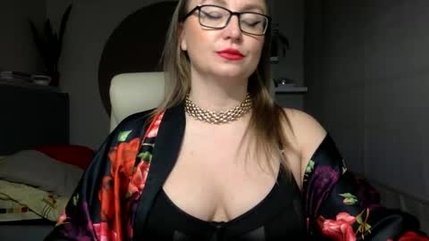 DOM MUMMY online show from 22, 10, 2025