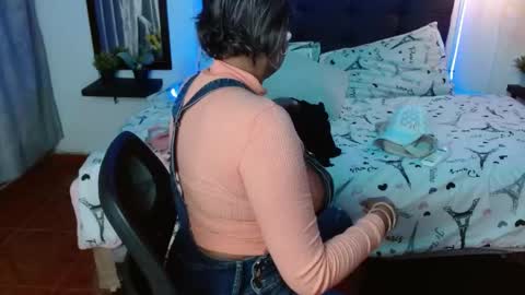 Snapshot of domink_gilr chatting on 1, 5, 2026 D O M I N K online show from 1, 5, 2026