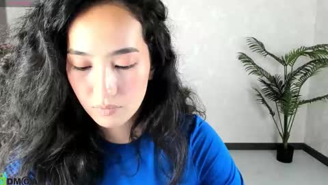 Snapshot of donnaa_drew chatting on 12, 9, 2025 Aura online show from 12, 9, 2025