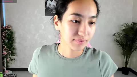 Snapshot of donnaa_drew chatting on 30, 9, 2025 Aura online show from 30, 9, 2025
