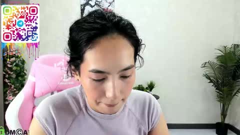 Snapshot of donnaa_drew chatting on 14, 10, 2025 Aura online show from 14, 10, 2025