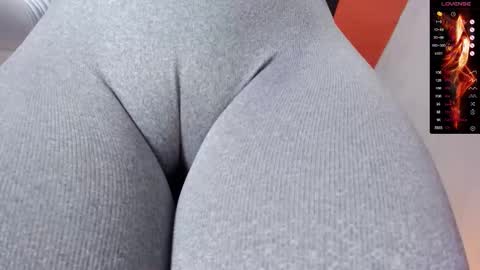 Snapshot of donnapaul_ chatting on 2, 11, 2025 Paula DiazGMT-5 0730 - 1400 online show from 2, 11, 2025