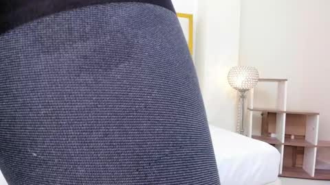 Snapshot of donnapaul_ chatting on 21, 11, 2025 Paula DiazGMT-5 0730 - 1400 online show from 21, 11, 2025