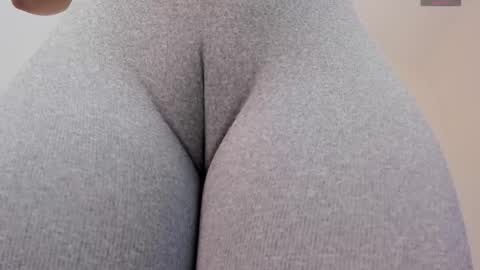 Snapshot of donnapaul_ chatting on 28, 11, 2025 Paula DiazGMT-5 0730 - 1400 online show from 28, 11, 2025