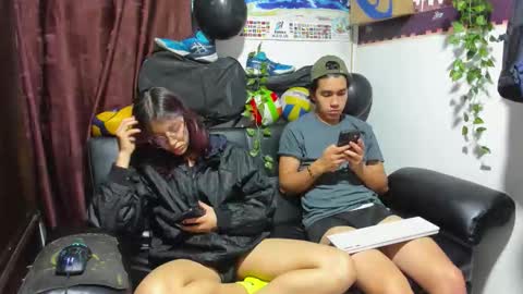 Snapshot of donuts_dd chatting on 12, 9, 2025 Donuts DD online show from 12, 9, 2025