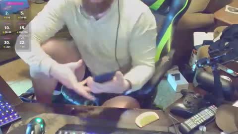 DotYourEyezez  online show from 3, 2, 2025