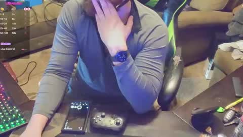 DotYourEyezez  online show from 4, 3, 2025