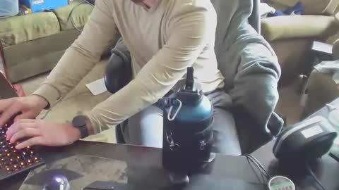 DotYourEyezez  online show from 6, 3, 2025