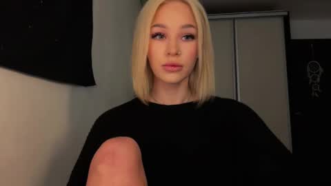 Snapshot of doublesees chatting on 4, 5, 2026 MOLLYYYY dont forget to give me a thumb up online show from 4, 5, 2026