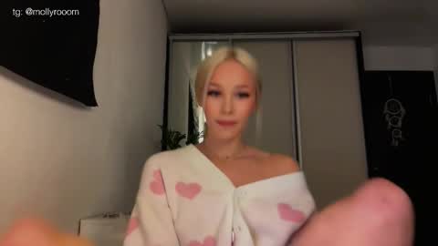Snapshot of doublesees chatting on 31, 5, 2026 MOLLYYYY dont forget to give me a thumb up online show from 31, 5, 2026