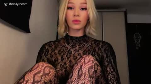 Snapshot of doublesees chatting on 1, 6, 2026 MOLLYYYY dont forget to give me a thumb up online show from 1, 6, 2026