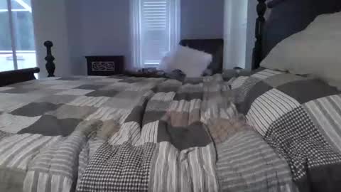 Snapshot of downdog925 chatting on 14, 10, 2025 Some guy in Florida online show from 14, 10, 2025