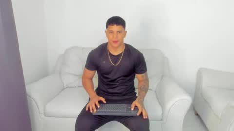 Snapshot of drakesmith01 chatting on 13, 9, 2025 Drake Smith online show from 13, 9, 2025