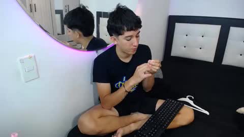 Snapshot of dravith_and_valery chatting on 4, 11, 2025 -- nicolle and jhon -- online show from 4, 11, 2025