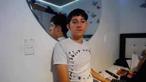 Snapshot of dravith_and_valery chatting on 8, 11, 2025 -- nicolle and jhon -- online show from 8, 11, 2025