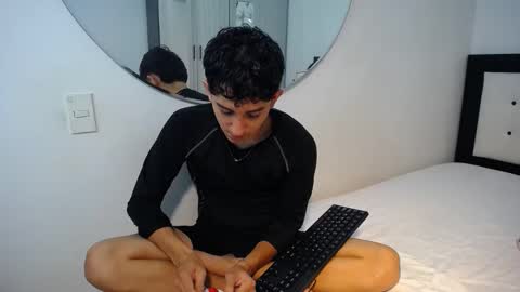 Snapshot of dravith_and_valery chatting on 20, 11, 2025 -- nicolle and jhon -- online show from 20, 11, 2025