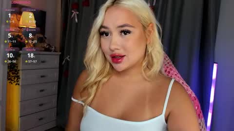 Snapshot of dreamaise chatting on 14, 5, 2026 Mary pvt open use pink and blue app lovense online show from 14, 5, 2026