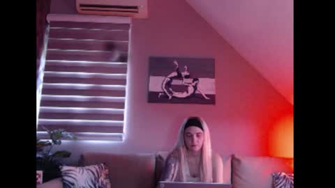 A girl online show from 22, 10, 2025