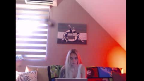 A girl online show from 27, 11, 2025