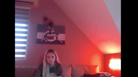 A girl online show from 2, 12, 2025