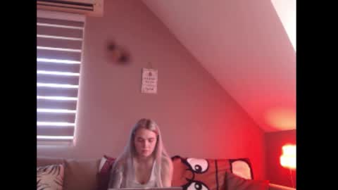 A girl online show from 18, 2, 2026