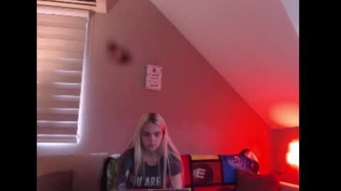 A girl online show from 4, 6, 2026