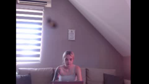 Snapshot of dreamcatcherfantasy chatting on 17, 7, 2026 A girl online show from 17, 7, 2026