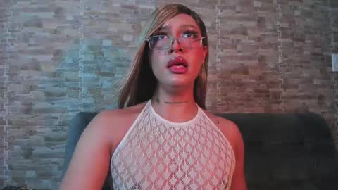 Snapshot of dreams_chloe chatting on 7, 6, 2026 dreams_chloe online show from 7, 6, 2026