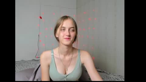 dreamy_pollyyy online show from 4, 7, 2026