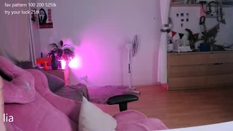 Snapshot of dreamysoul chatting on 17, 6, 2026 my name is Lia online show from 17, 6, 2026