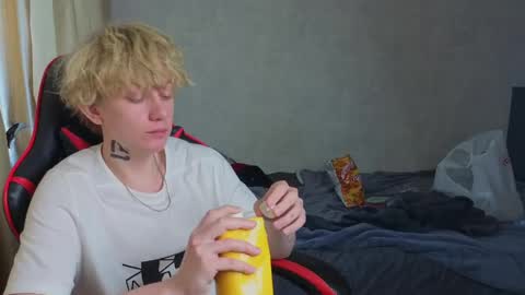 Snapshot of drinklinov chatting on 25, 5, 2026 Mark online show from 25, 5, 2026