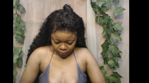 Snapshot of dripqueenx chatting on 16, 12, 2025 linda online show from 16, 12, 2025