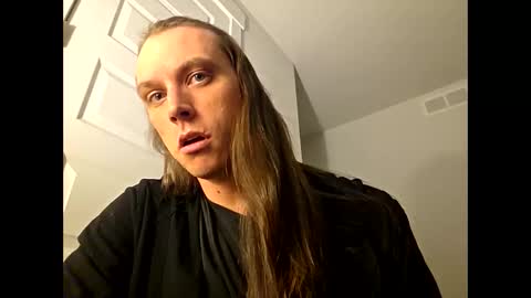 Snapshot of dukesky29 chatting on 18, 11, 2025 Dukeee online show from 18, 11, 2025