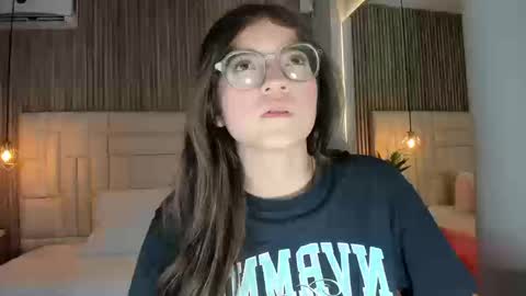 Snapshot of dulcevela chatting on 11, 9, 2025 dulcevela online show from 11, 9, 2025