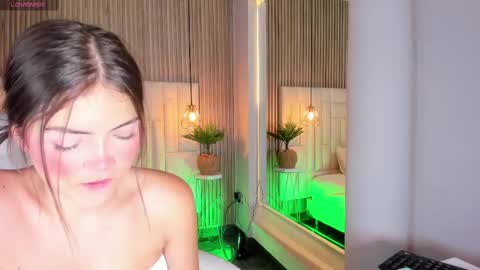 Snapshot of dulcevela chatting on 4, 10, 2025 dulcevela online show from 4, 10, 2025