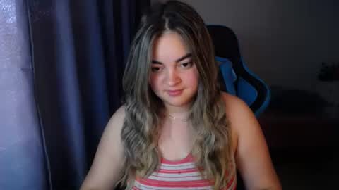 Snapshot of dumont_model chatting on 18, 12, 2024 Nicole   online show from 18, 12, 2024