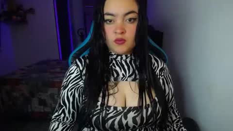 Snapshot of dumont_model chatting on 22, 9, 2025 Nicole   online show from 22, 9, 2025