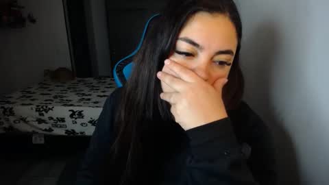 Snapshot of dumont_model chatting on 10, 10, 2025 Nicole   online show from 10, 10, 2025