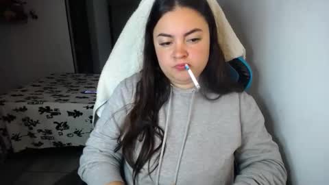 Snapshot of dumont_model chatting on 16, 10, 2025 Nicole   online show from 16, 10, 2025