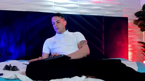 Dustin Sonne online show from 23, 12, 2025