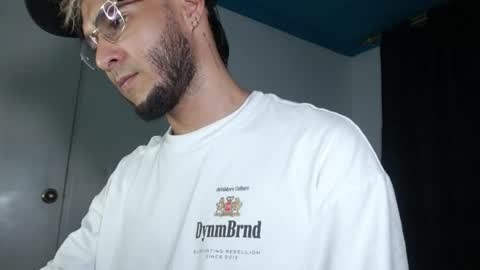 Snapshot of dylanxfun chatting on 25, 6, 2026 dylanxfun online show from 25, 6, 2026