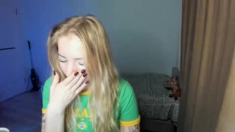 Snapshot of e___lisa chatting on 2, 3, 2026 fansly - yourbestbaby online show from 2, 3, 2026