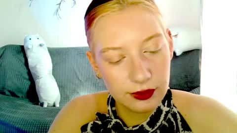 Snapshot of earn_my_lily chatting on 17, 4, 2026 Lily online show from 17, 4, 2026