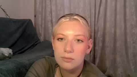 Snapshot of earn_my_lily chatting on 18, 6, 2026 Lily online show from 18, 6, 2026